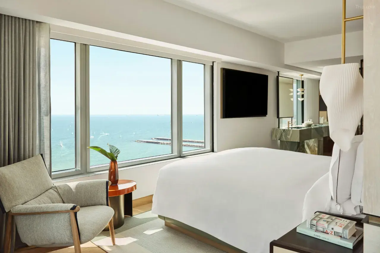 Horizon, 1 Bedroom Suite, 1 King, Seafront — Trip.com listing photograph