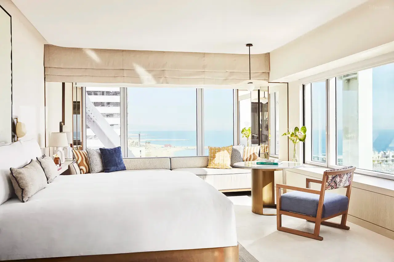 Panorama, Guest Room, 1 King, Lateral Sea View — Trip.com listing photograph